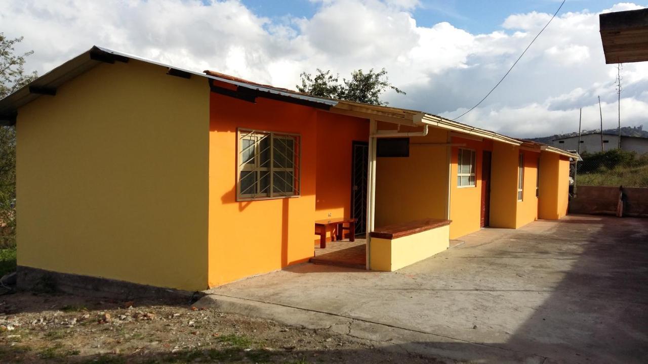 Hospedaje Carigan Loja Exterior foto